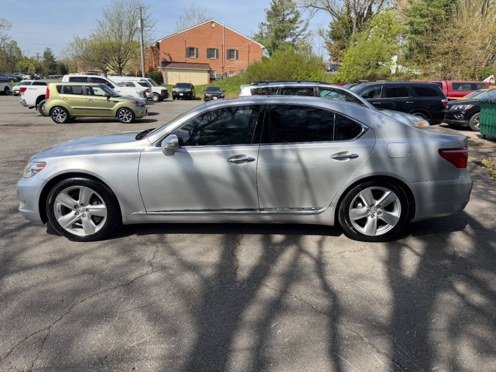 2011 Lexus LS 460 Image 8