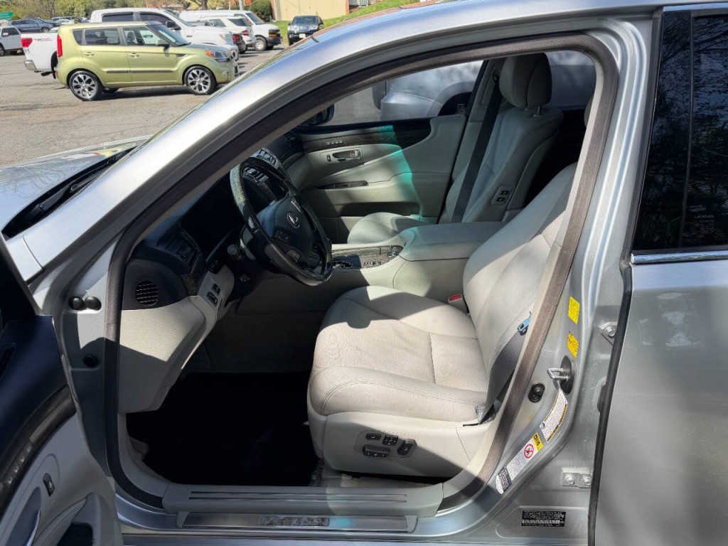 2011 Lexus LS 460 Image 10