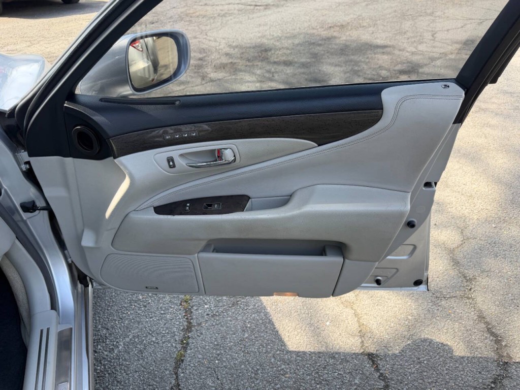 2011 Lexus LS 460 Image 17