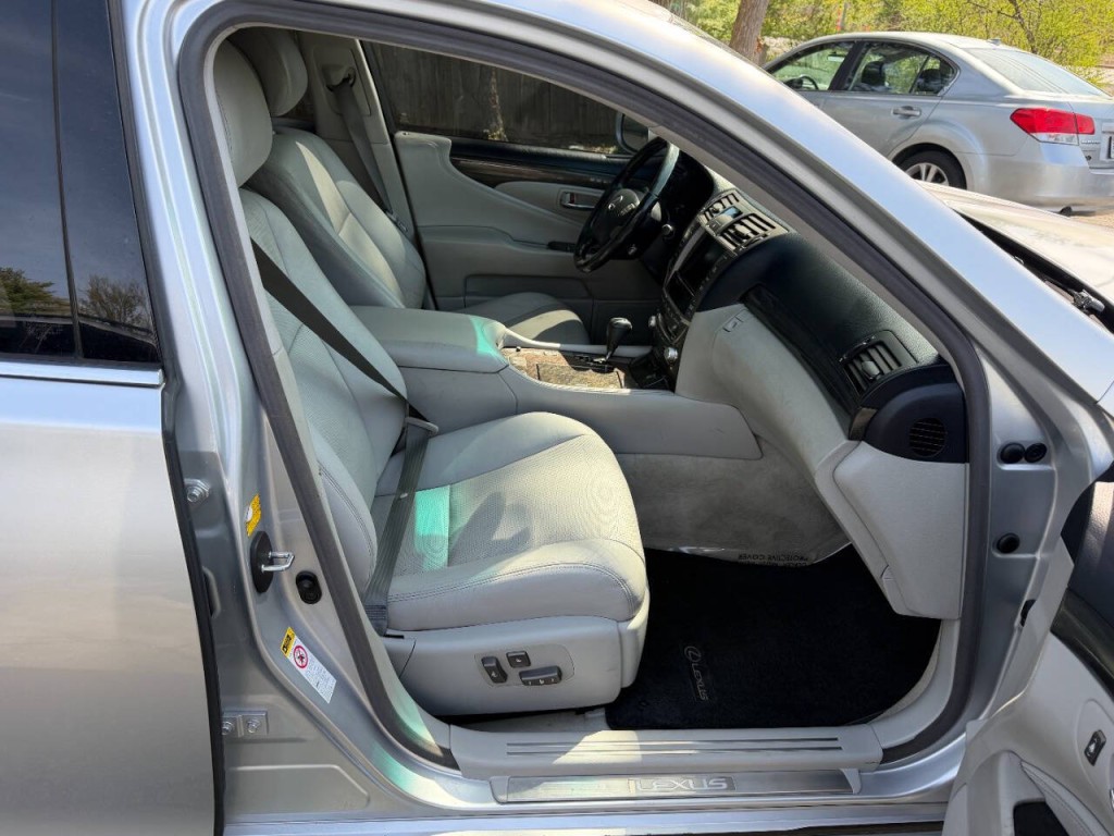 2011 Lexus LS 460 Image 18