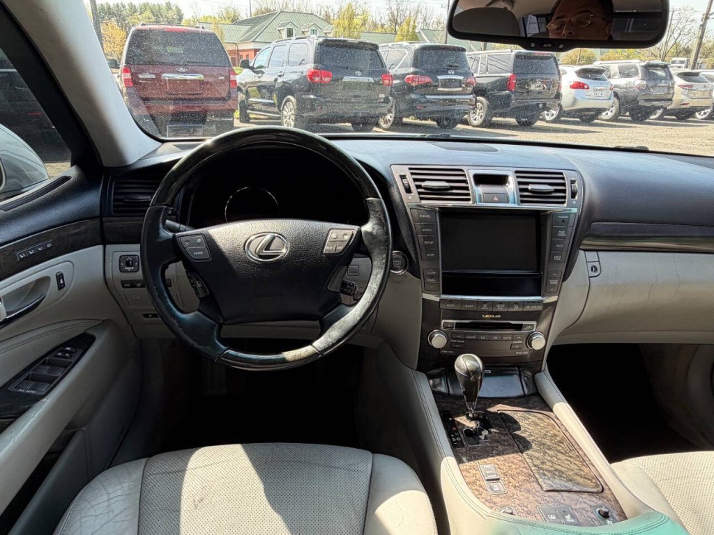 2011 Lexus LS 460 Image 20
