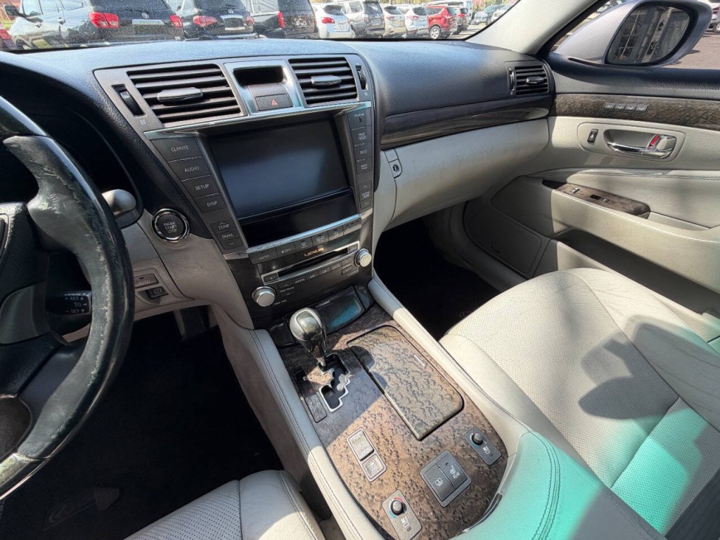 2011 Lexus LS 460 Image 28