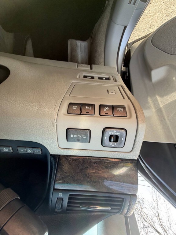 2011 Lexus LS 460 Image 29