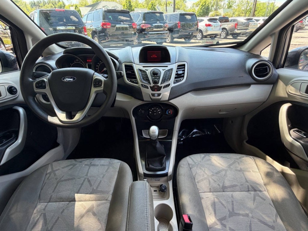2013 Ford Fiesta Image 17