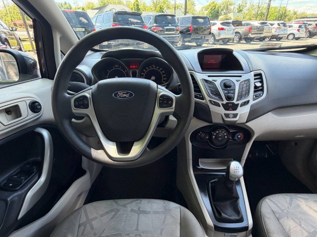 2013 Ford Fiesta Image 18