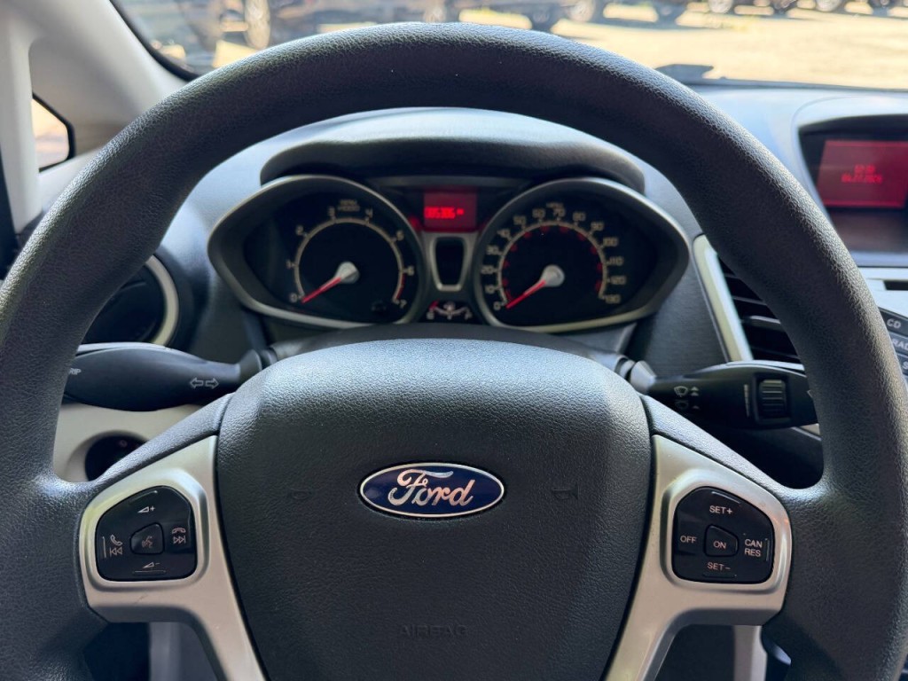2013 Ford Fiesta Image 22