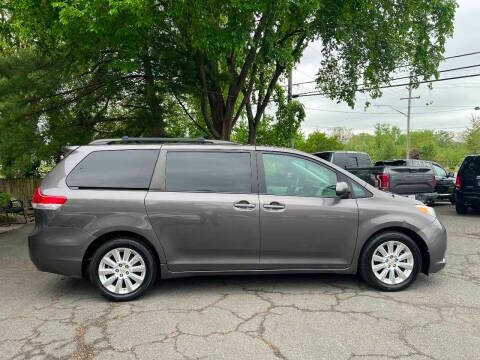 2012 Toyota Sienna Image 4