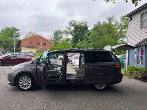 2012 Toyota Sienna Image 7