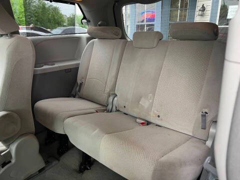 2012 Toyota Sienna Image 20