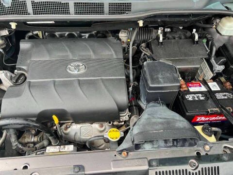 2012 Toyota Sienna Image 26