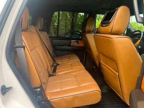2011 Lincoln Navigator Image 15