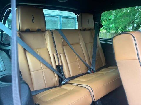2011 Lincoln Navigator Image 18