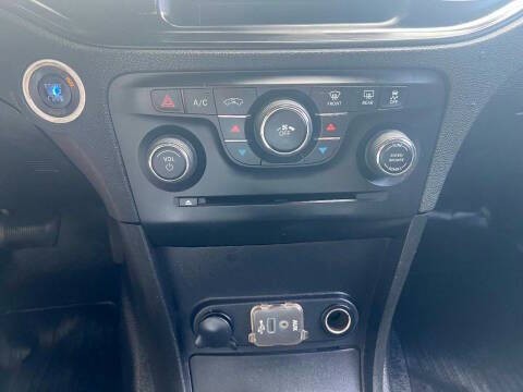 2012 Dodge Charger Image 23