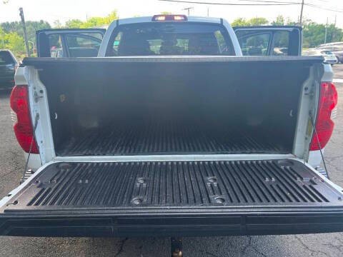 2015 Toyota Tundra Image 10