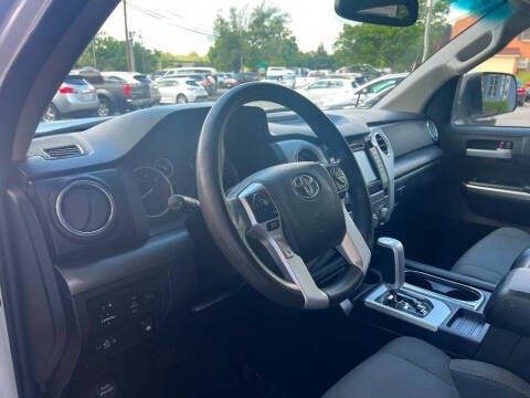 2015 Toyota Tundra Image 12