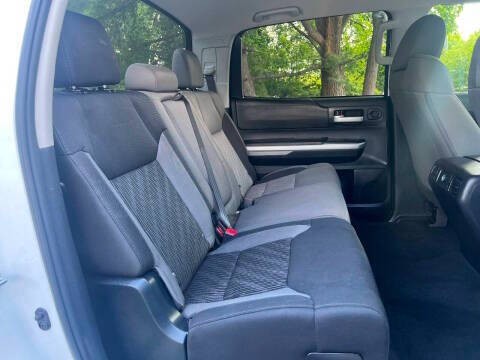 2015 Toyota Tundra Image 18