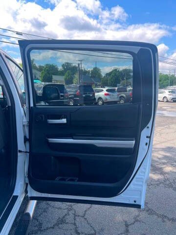 2015 Toyota Tundra Image 24