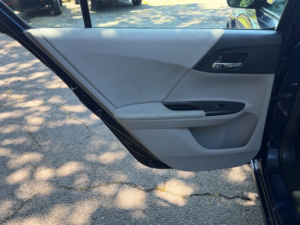 2015 Honda Accord Image 12
