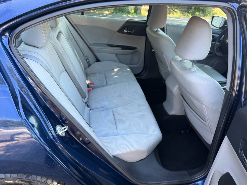 2015 Honda Accord Image 16