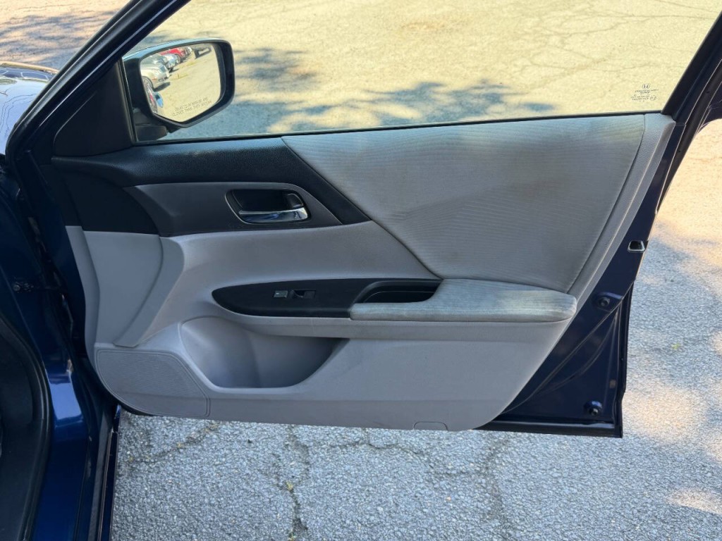 2015 Honda Accord Image 17