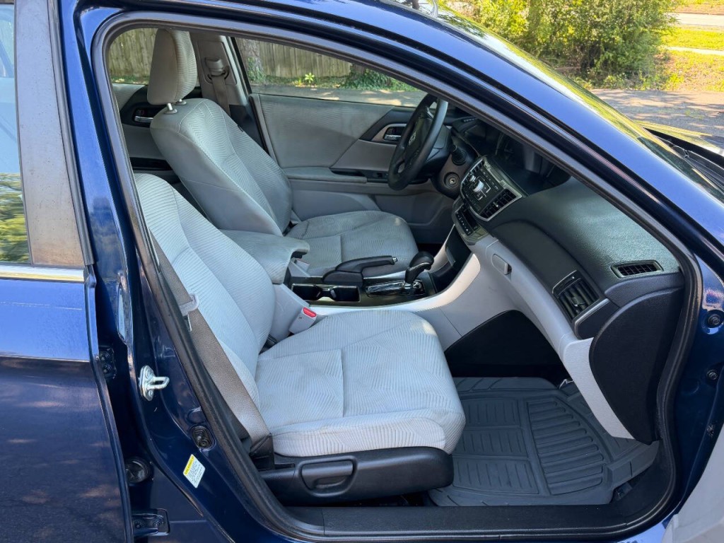 2015 Honda Accord Image 18
