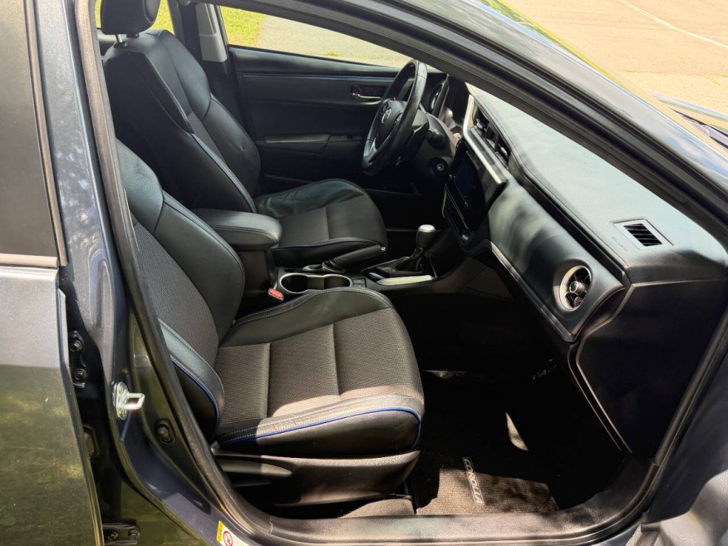 2018 Toyota Corolla Image 16