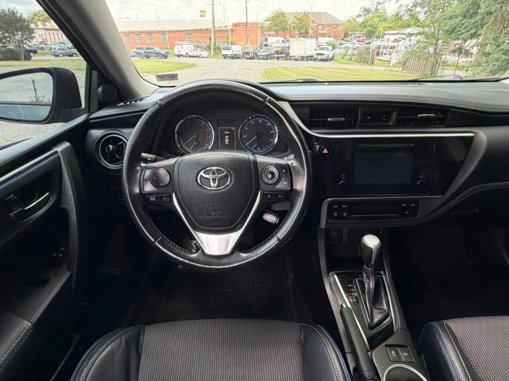 2018 Toyota Corolla Image 21
