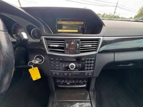 2011 Mercedes-Benz E-Class Image 21