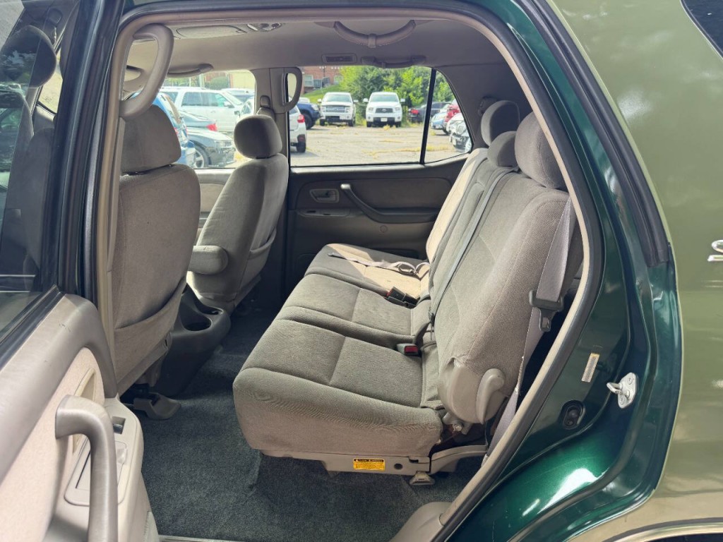2004 Toyota Sequoia Image 12