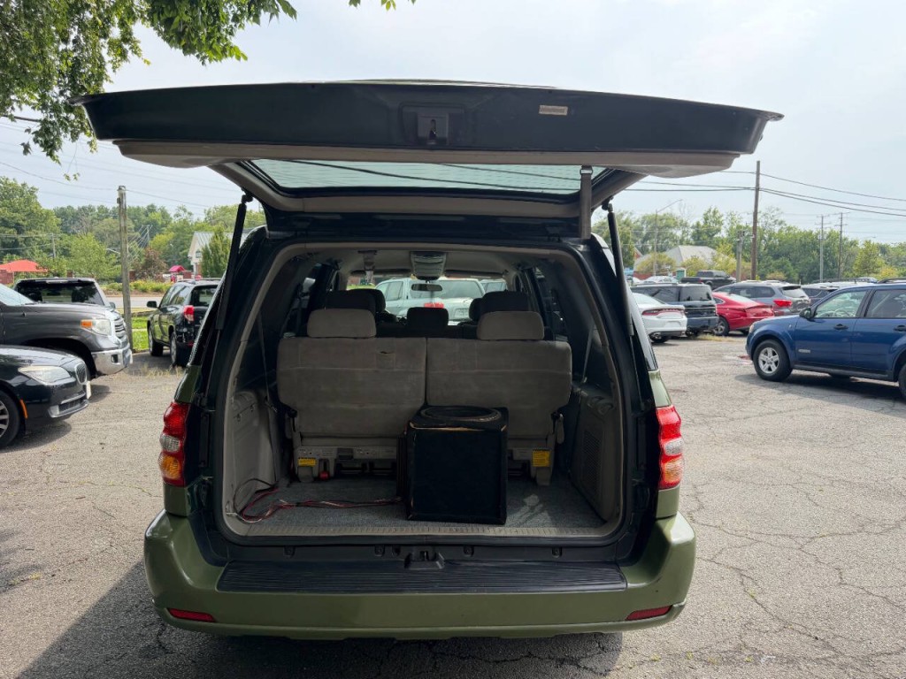 2004 Toyota Sequoia Image 14