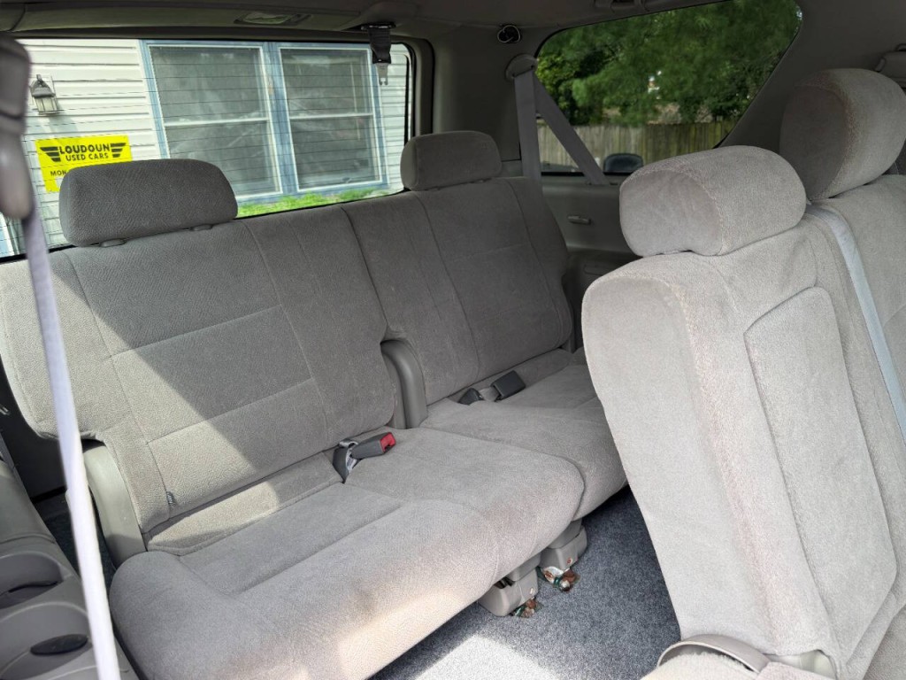 2004 Toyota Sequoia Image 19