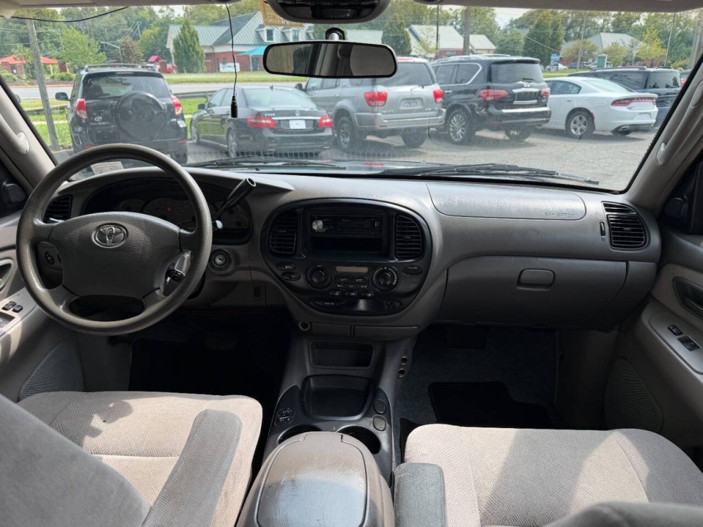 2004 Toyota Sequoia Image 20