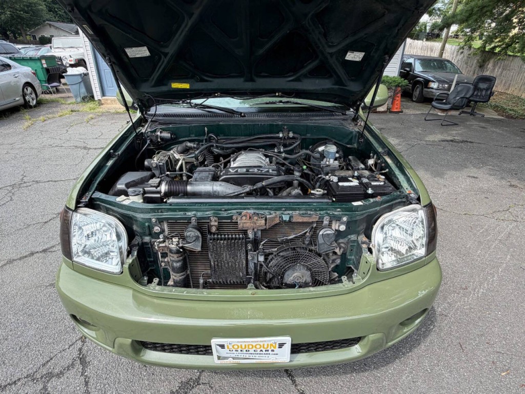 2004 Toyota Sequoia Image 23