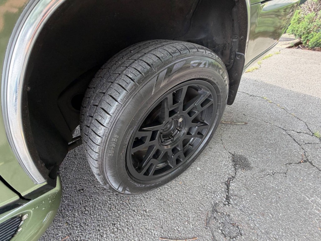 2004 Toyota Sequoia Image 30
