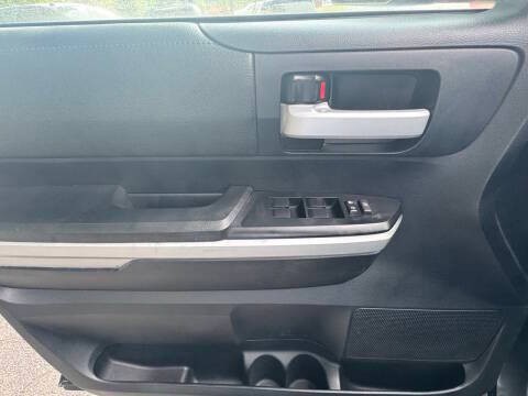 2017 Toyota Tundra Image 21