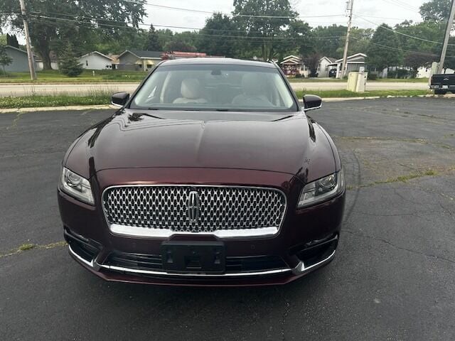 2017 Lincoln Continental Image 2