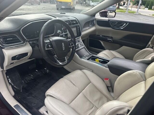 2017 Lincoln Continental Image 10