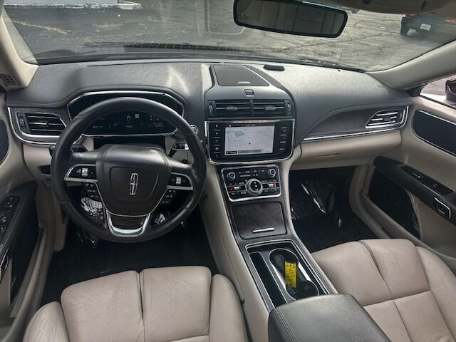 2017 Lincoln Continental Image 11