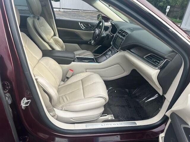2017 Lincoln Continental Image 15