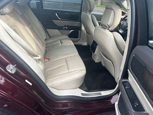 2017 Lincoln Continental Image 17