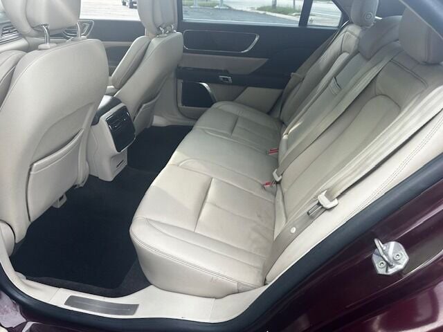 2017 Lincoln Continental Image 18