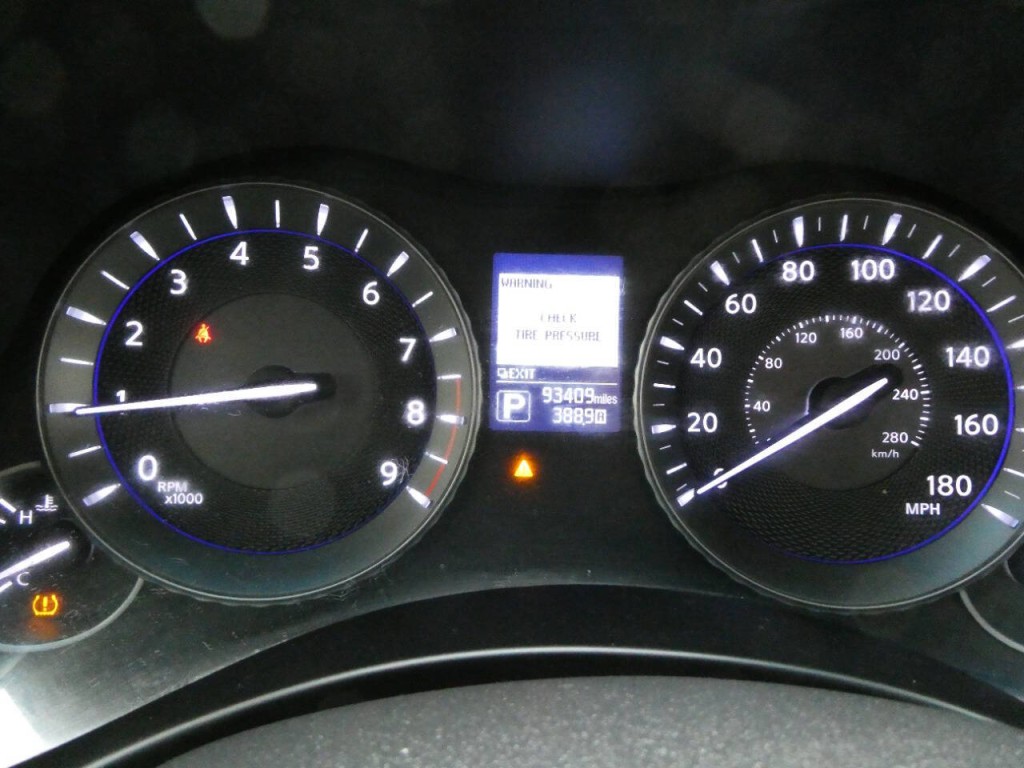 2017 INFINITI Q70 Image 13