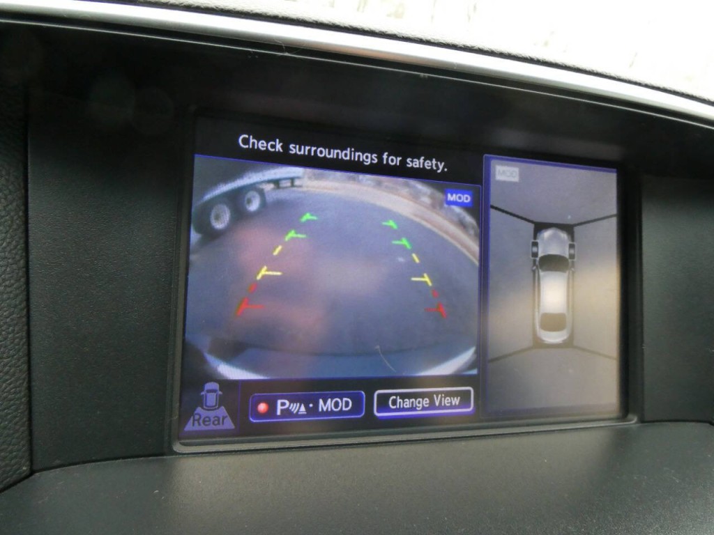 2017 INFINITI Q70 Image 16