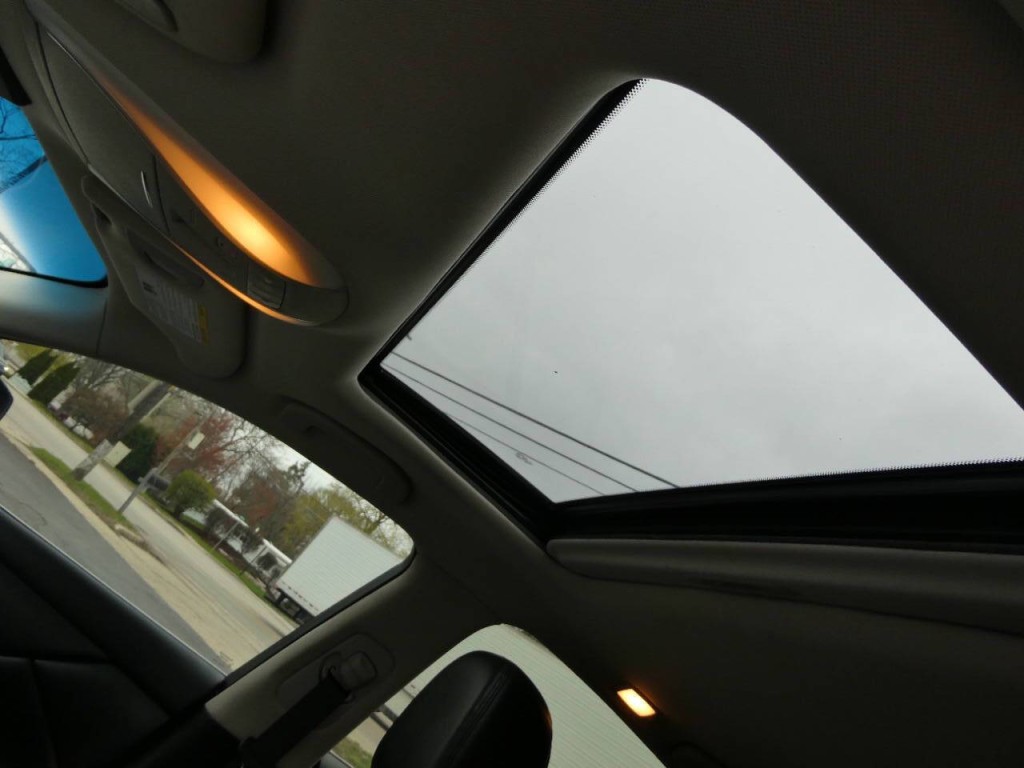 2017 INFINITI Q70 Image 19