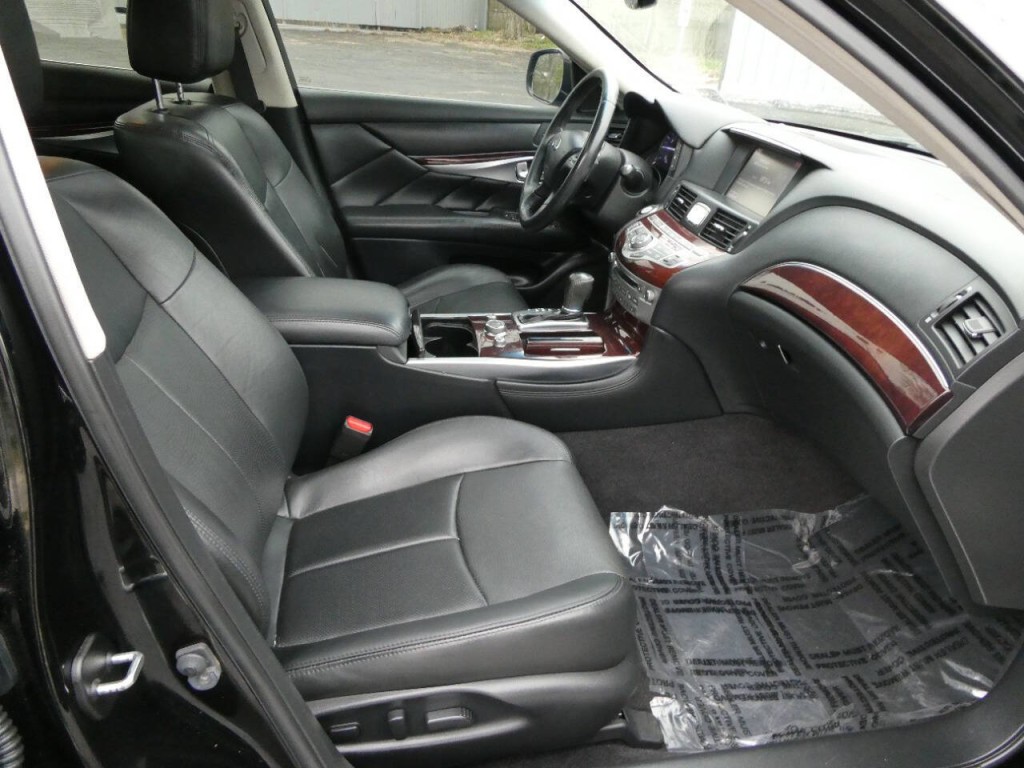 2017 INFINITI Q70 Image 20