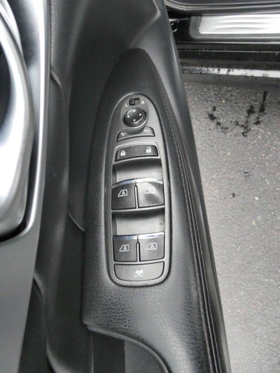 2017 INFINITI Q70 Image 25