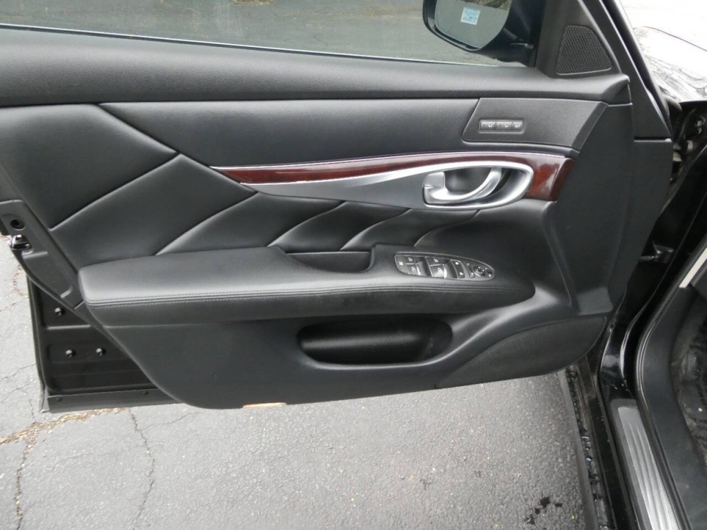 2017 INFINITI Q70 Image 26