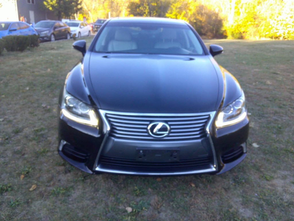 2015 Lexus LS 460 Image 2