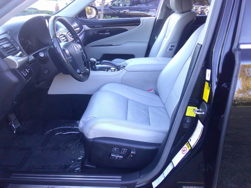 2015 Lexus LS 460 Image 8