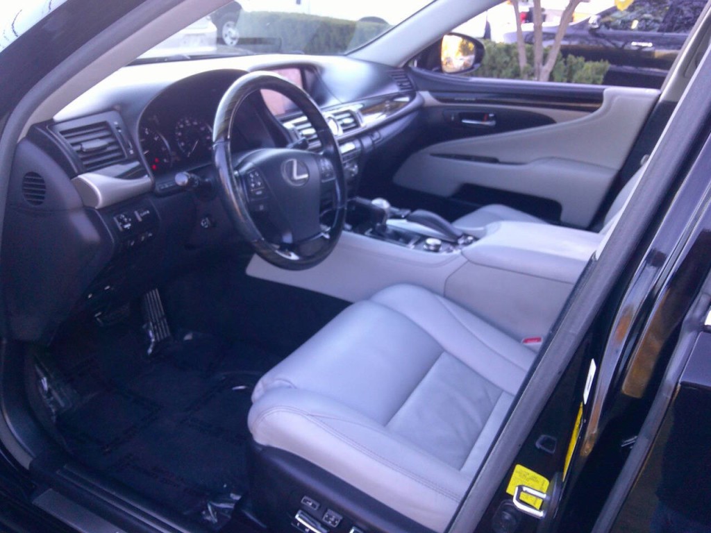2015 Lexus LS 460 Image 9